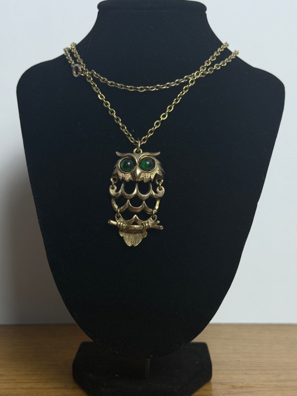 Vintage Gold Tone Owl Pendant Necklace Green Eyes Articulated Dangle 70s